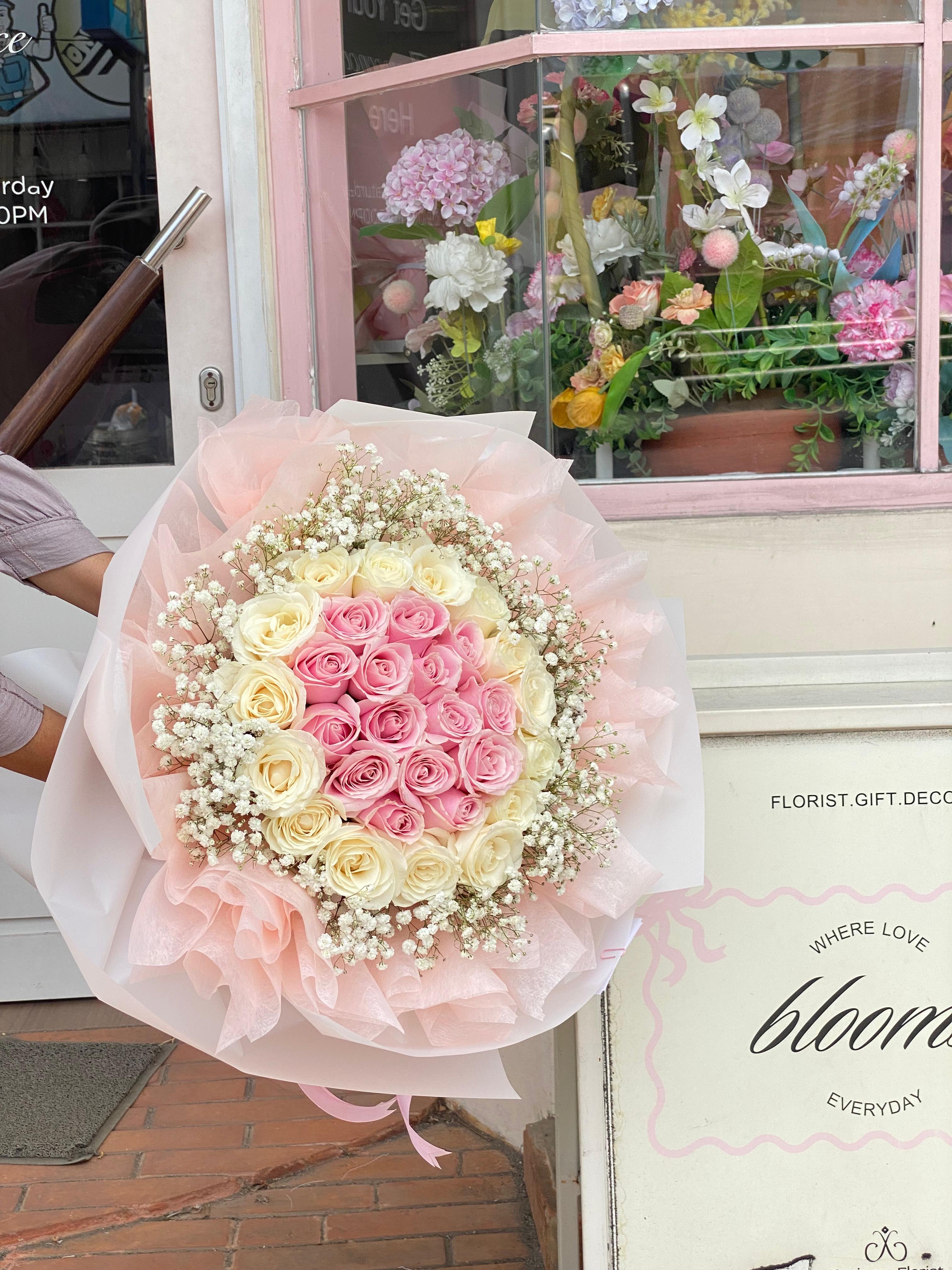 Kode N - 30 Tangkai Mawar Pink Soft Dan Putih